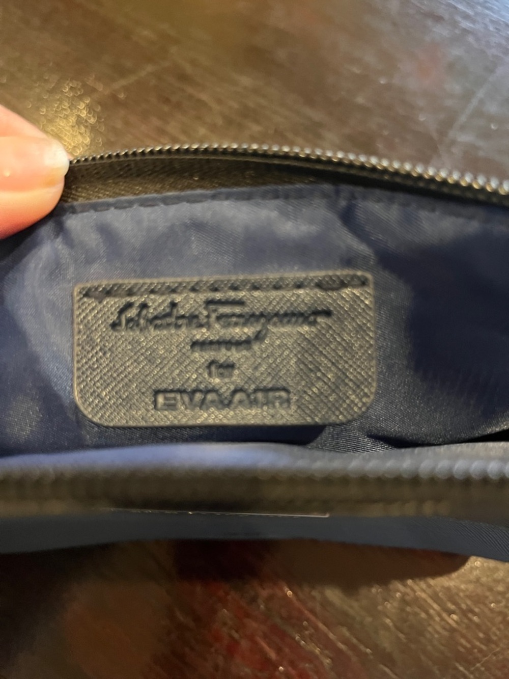 Salvatore Ferragamo parfumes evaairpouch and keychain   with hardware - Picture 3 of 3